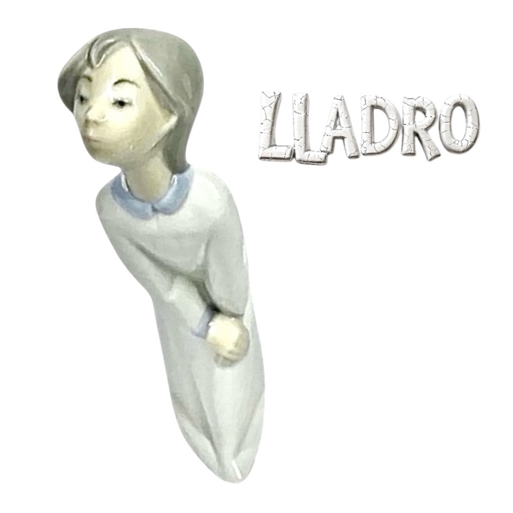Lladro Girl Kissing Figurine #4873 7.5” Retired 1974–1997 Love Romance EUC